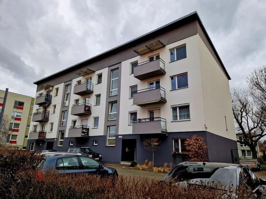 Slnecny Byt V Blizkosti Historickeho Centra Trencin Exterior photo